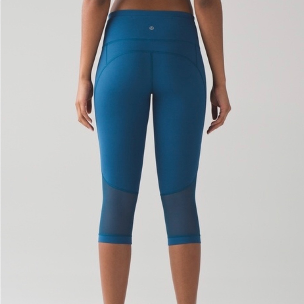 Lululemon gear up in Poseidon size 4